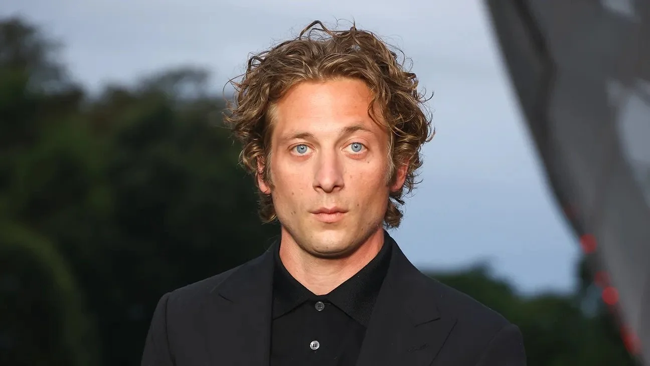 Jeremy Allen White Joins ‘The Mandalorian & Grogu’ as Rotta the Hutt