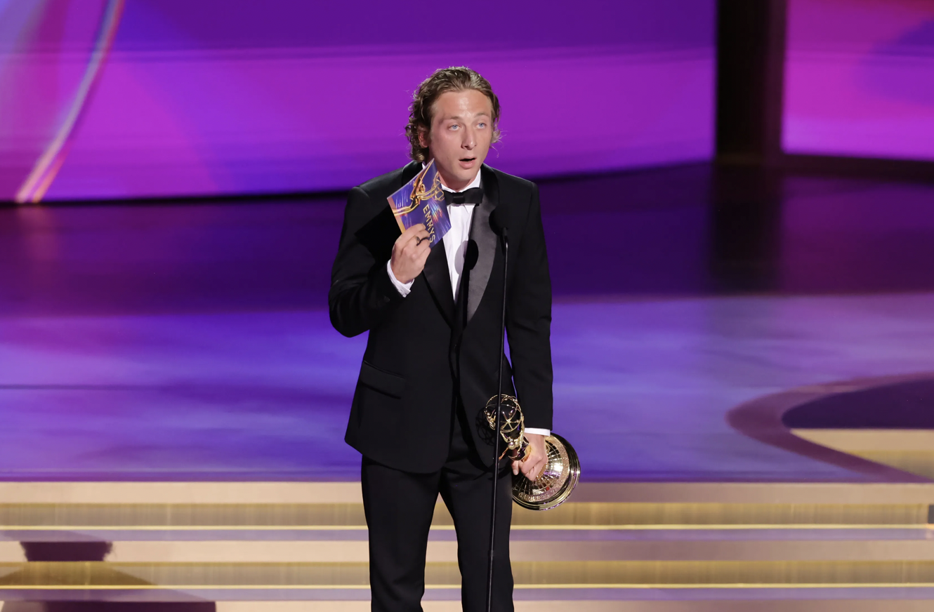 Behind the Scenes at the Emmys: Jeremy Allen White, John Oliver’s Dog Tribute, and That Awkward Johnnie Walker Ad