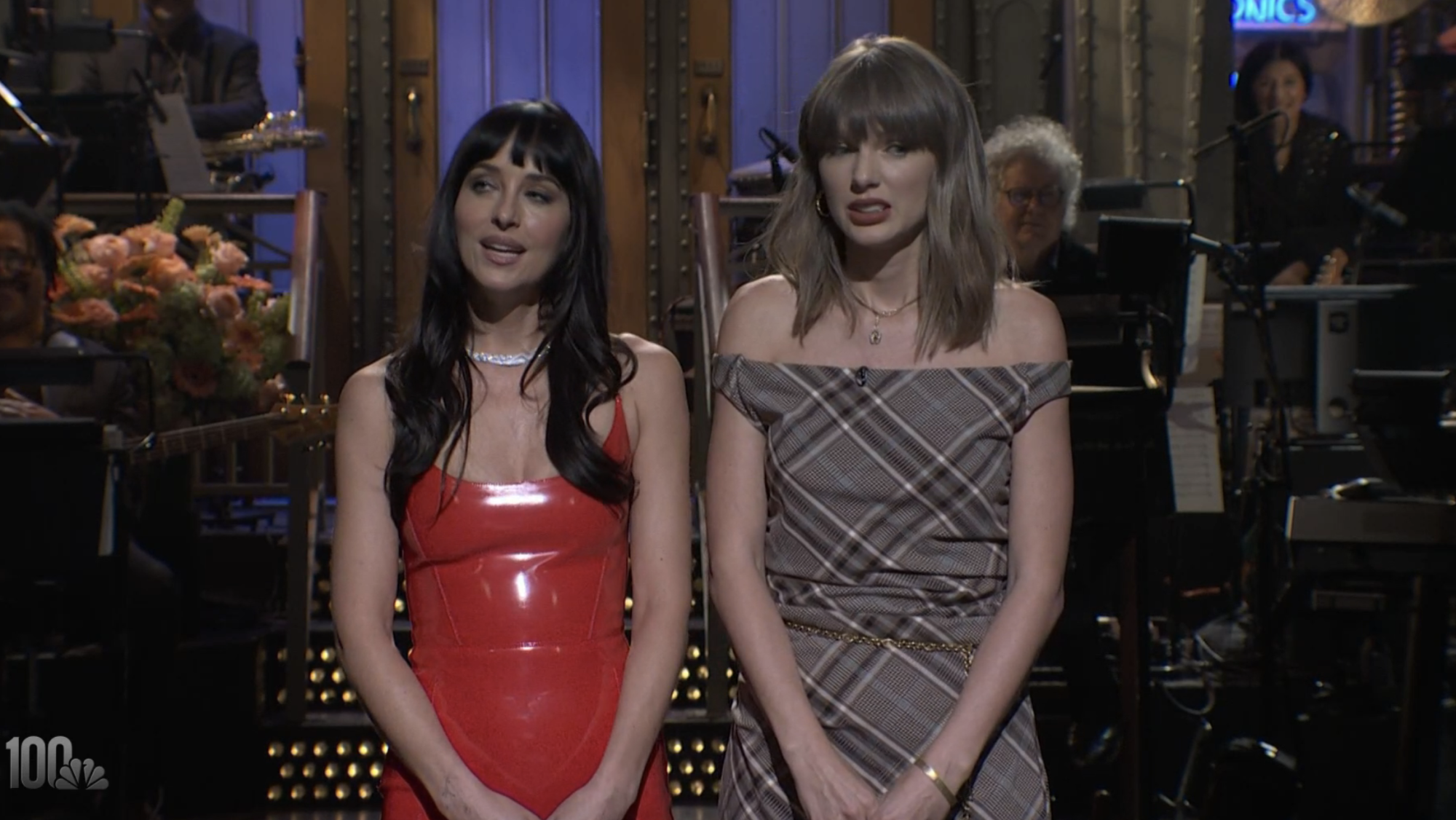 Taylor Swift Crashes Dakota Johnson’s ‘SNL’ Monologue as Her ‘Literal Therapist’
